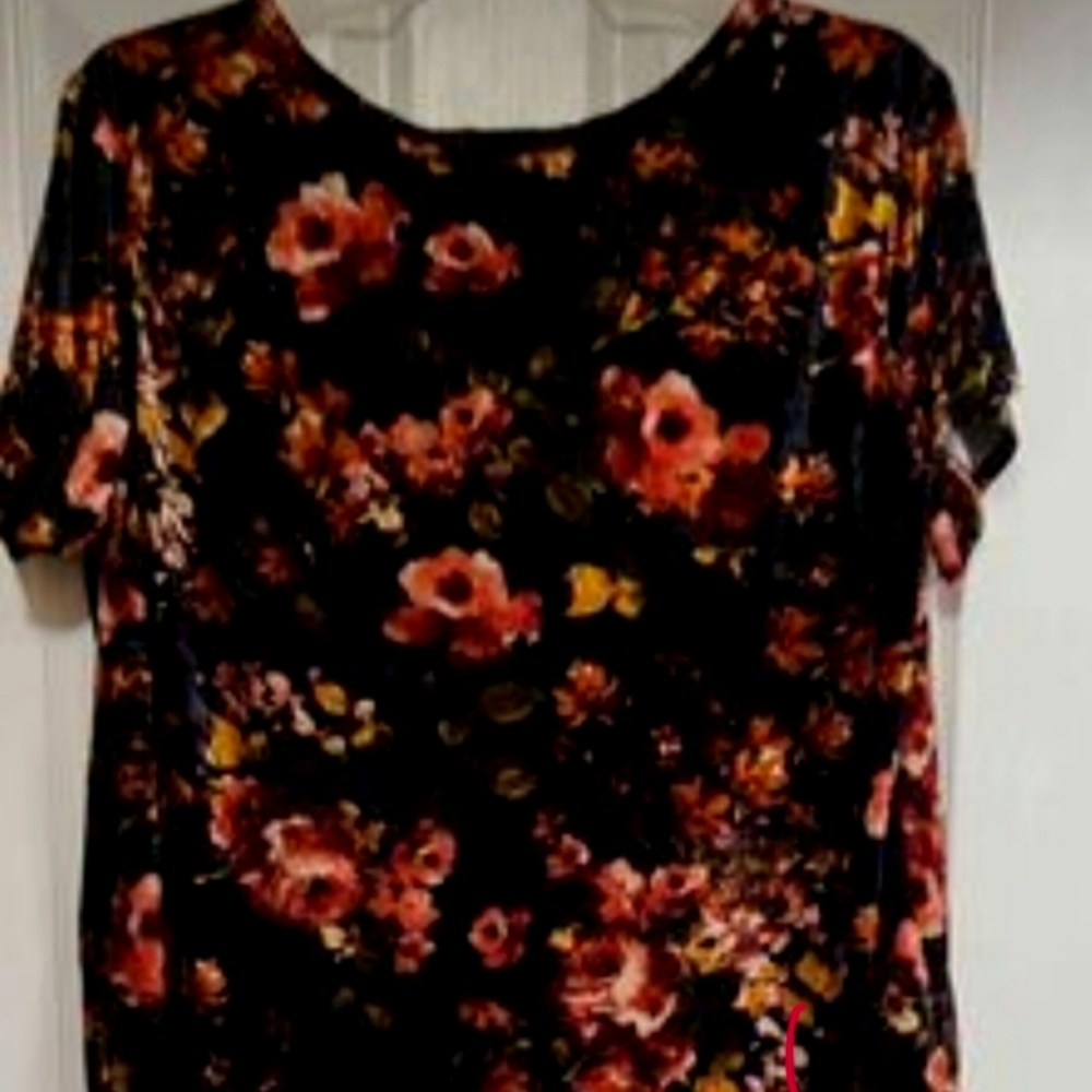 Black velvet flower shirt